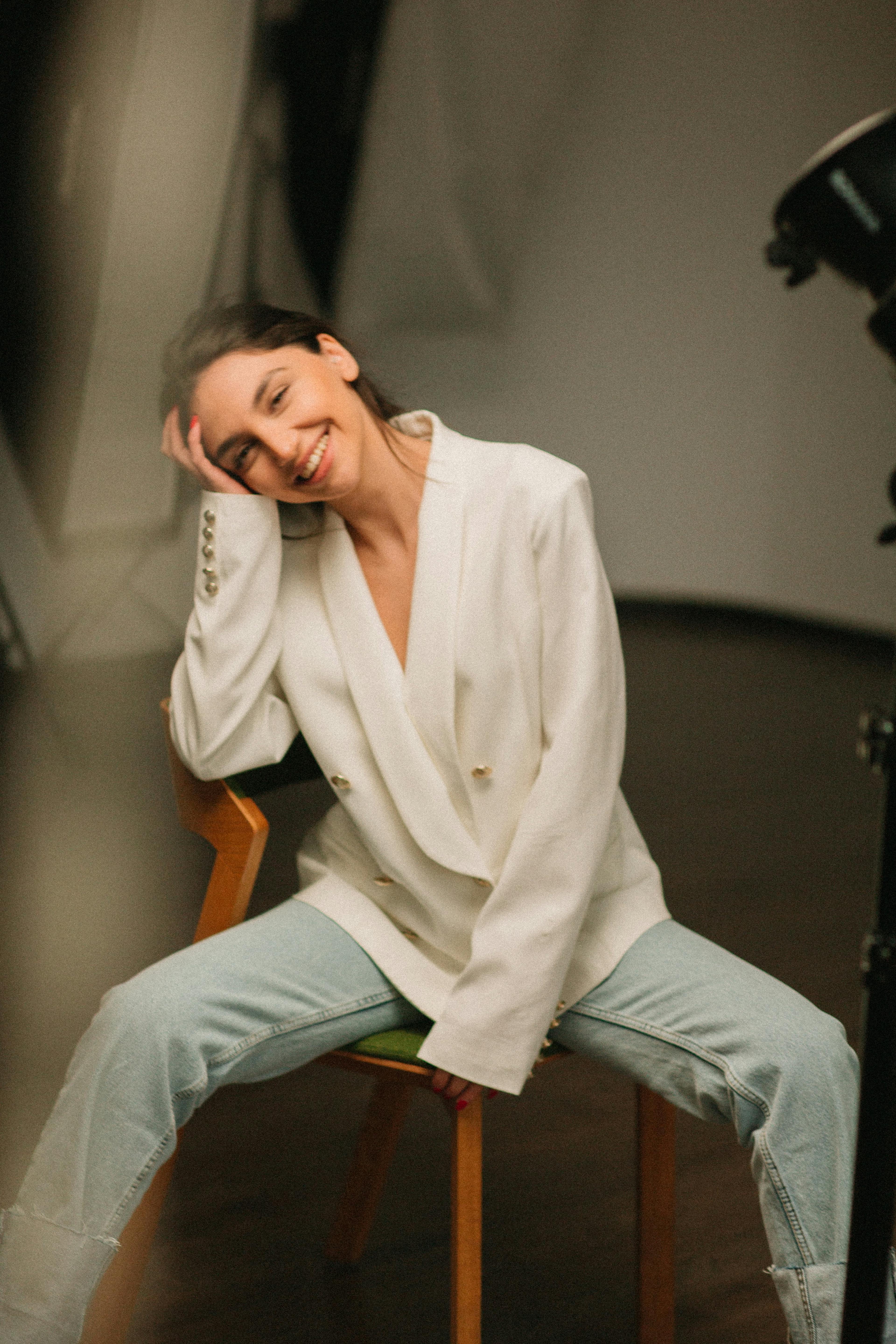 Egyszerű outfitek munkahelyre: 3 kombináció, ami mindig elegánsan működik